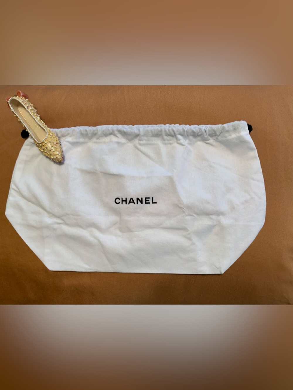 CHANEL white smaller oblong drawstring dust bag VVGUC++